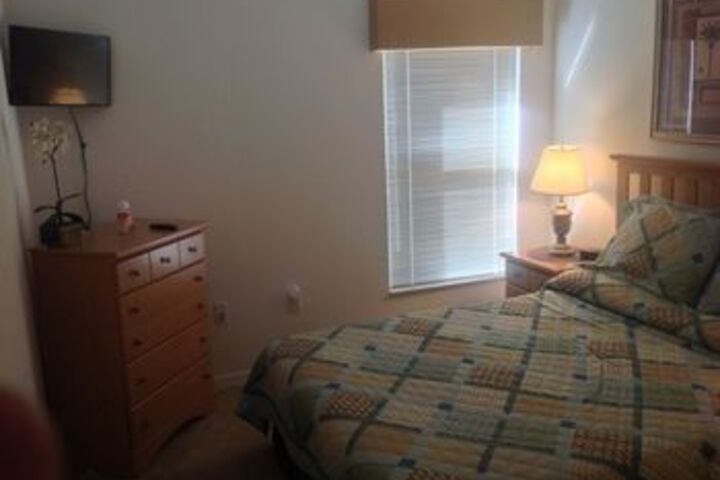 Room 5 of 12
