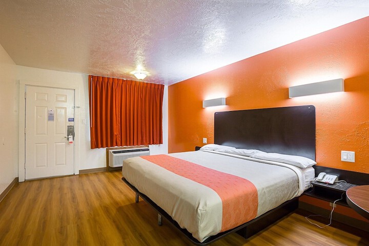 Room 14 of 31