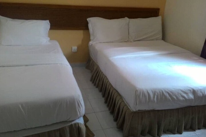 Room 28 of 49