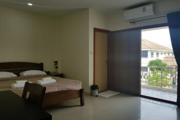 Room 11 of 27