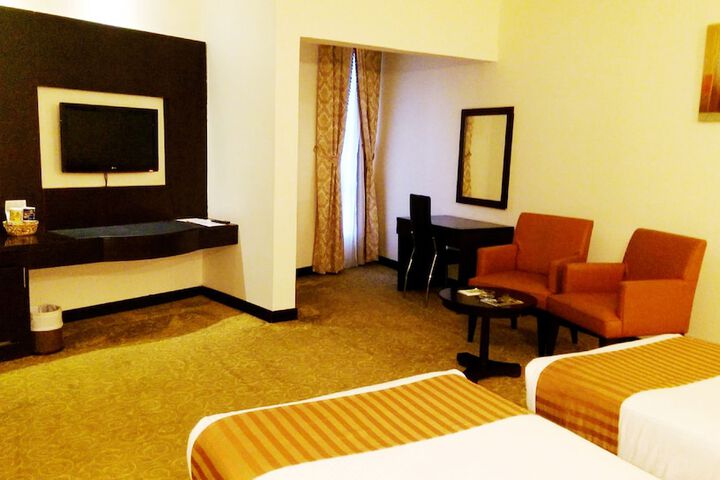 Room 9 of 77