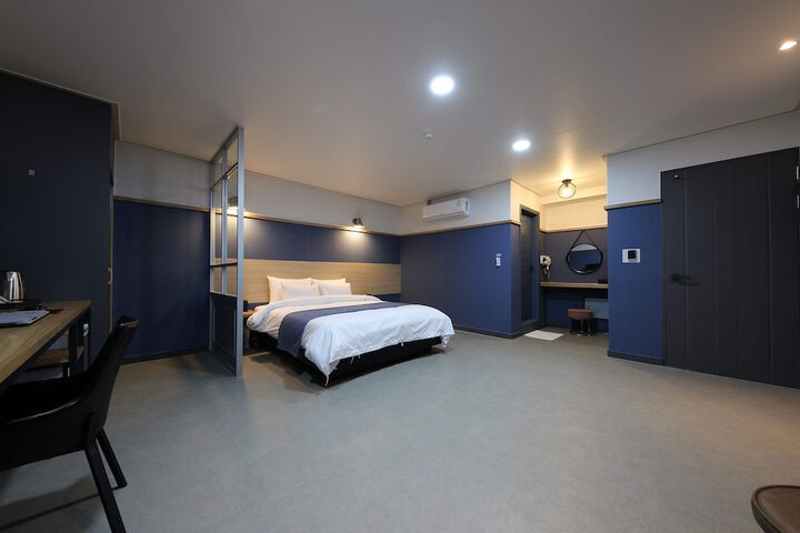 Room 26 of 100