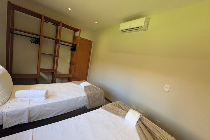 Room 10 of 104