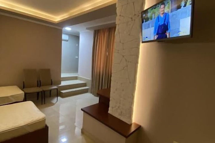 Room 3 of 31