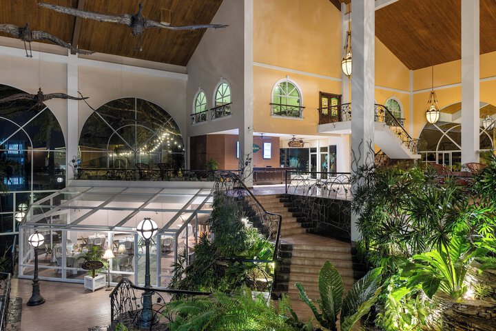 Entrance & Lobby