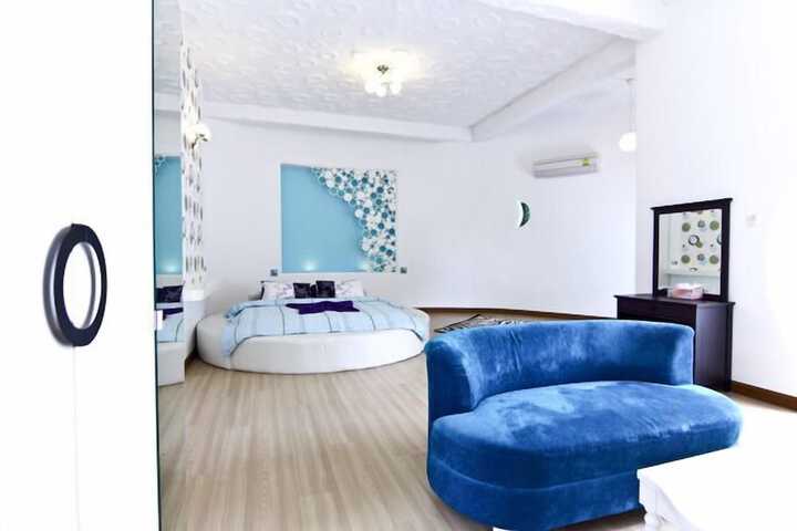 Room 17 of 105