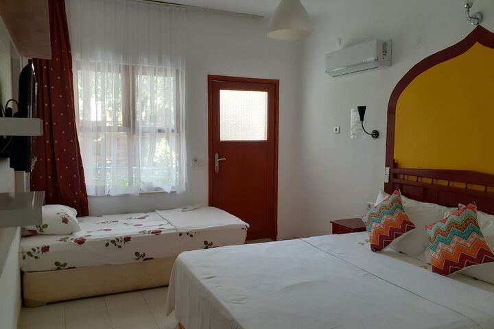 Room 18 of 144