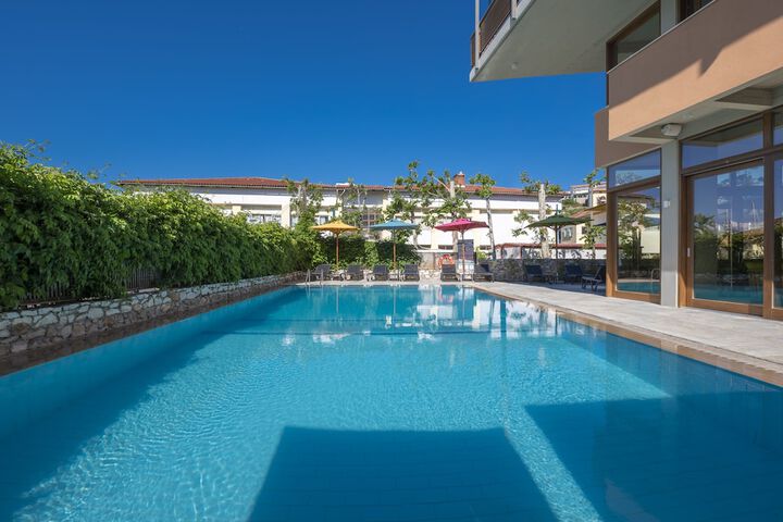 Pool Hotel
