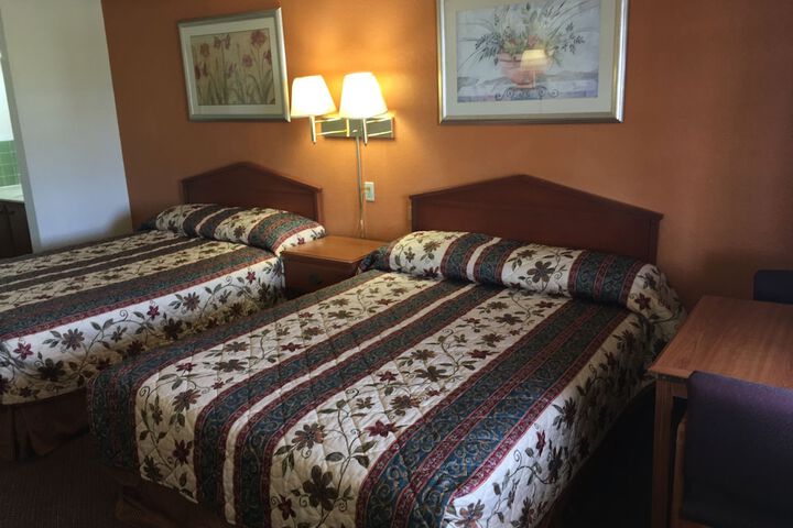 Standard Double Room 2 Queen Beds (4 of 6)