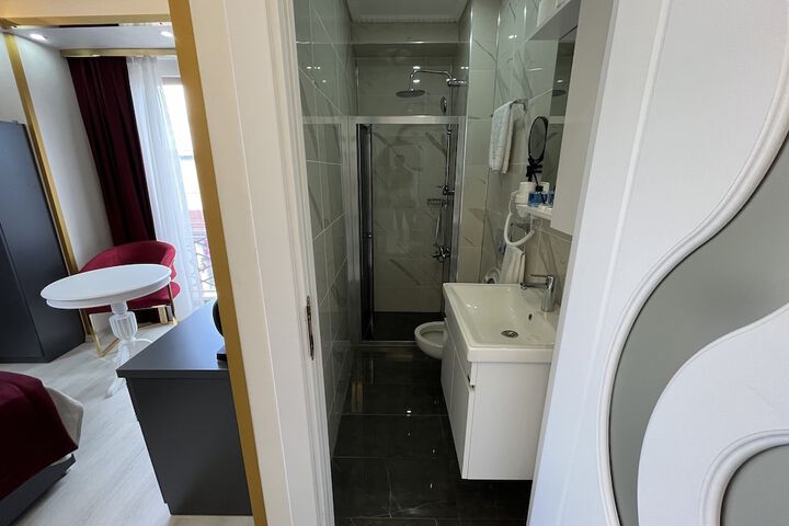 Room 72 of 108