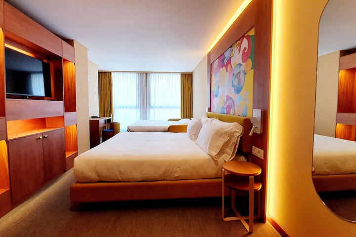 Room 30 of 153