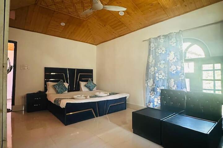 Room 4 of 11
