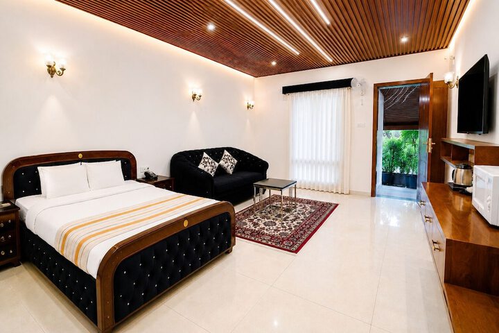 Room 6 of 35