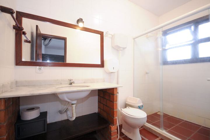 Room 13 of 32