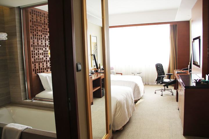 Room 8 of 150