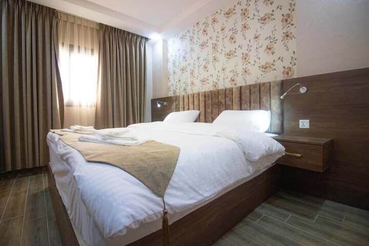 Room 4 of 17