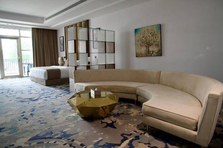 Room 28 of 100