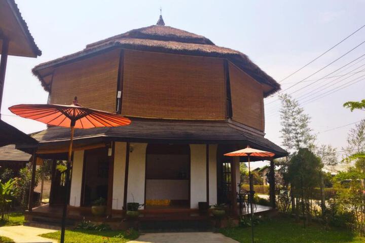 The White Avenue Hotel