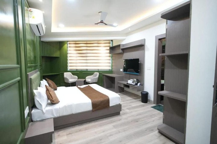 Room 3 of 28