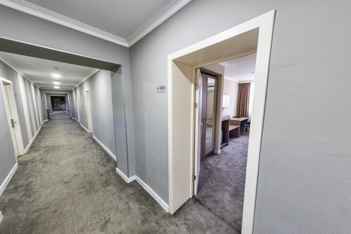 Ballroom/Hall 27 of 35