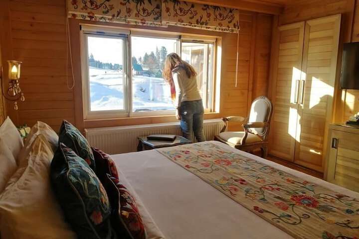 Room 3 of 10
