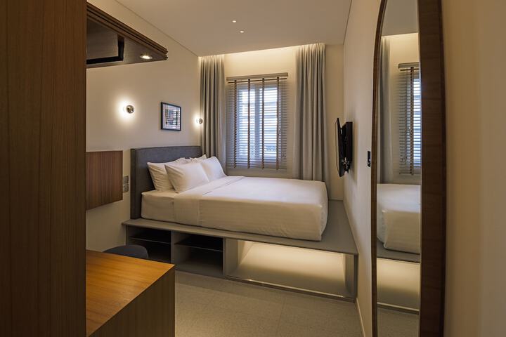 Room 6 of 37
