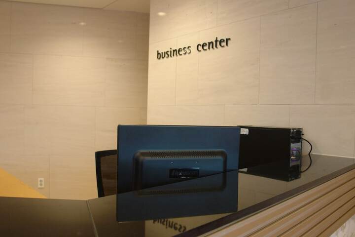 Business Center 43 of 46