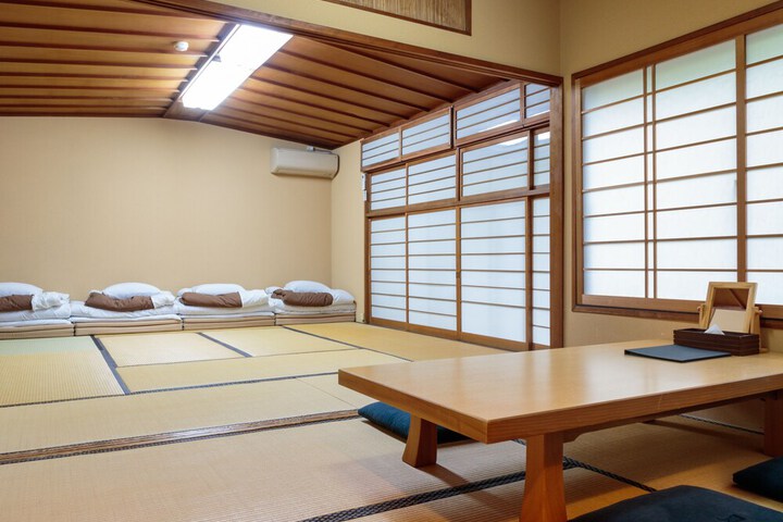 Room 28 of 65