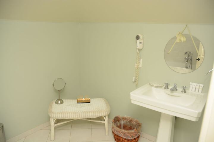 Room 159 of 252