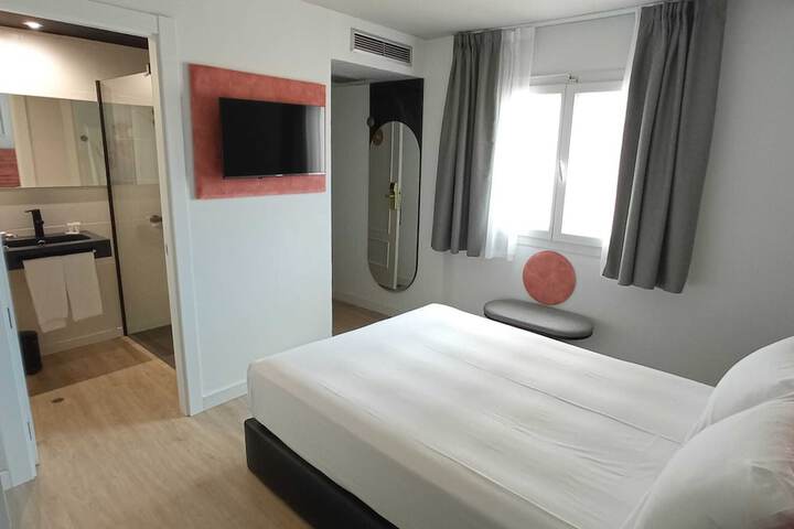Room 11 of 21