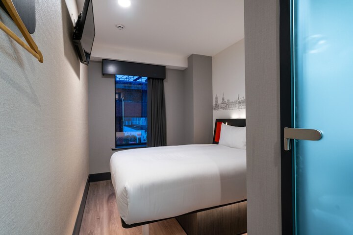 Room 20 of 39