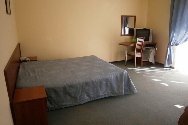 Room 6 of 19