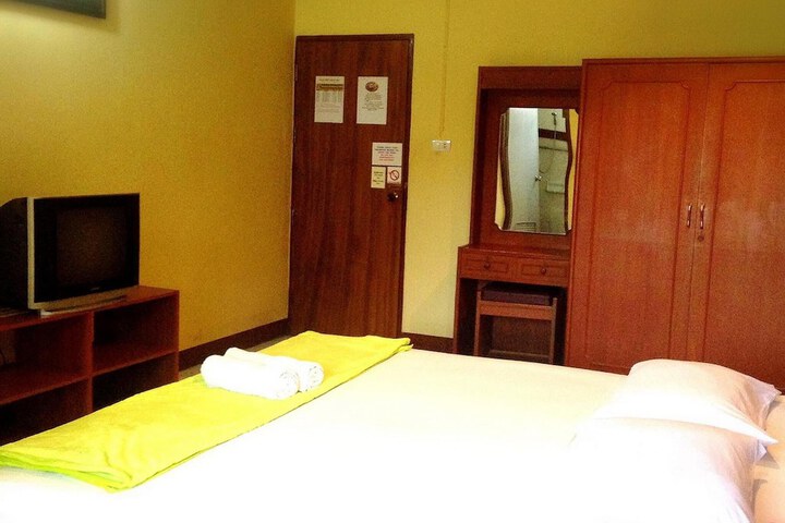 Room 17 of 34