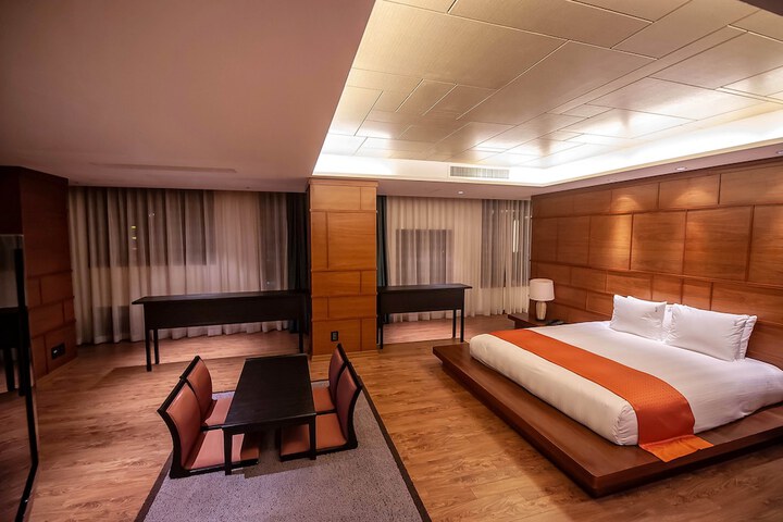 Room 27 of 112
