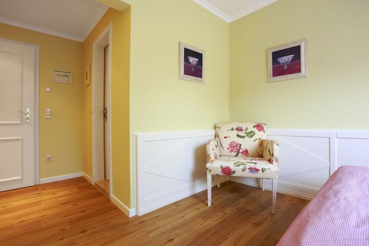 Room 9 of 49