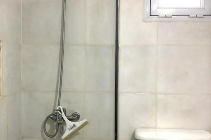 Room 7 of 12