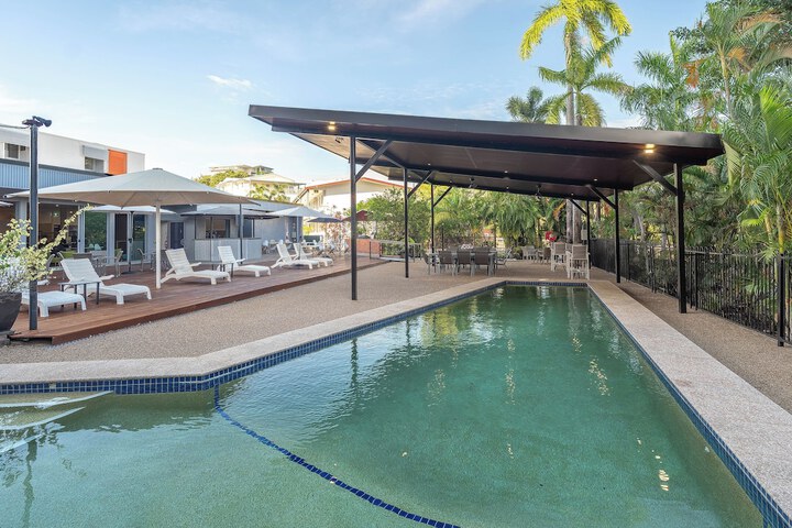 Hotel with Pool