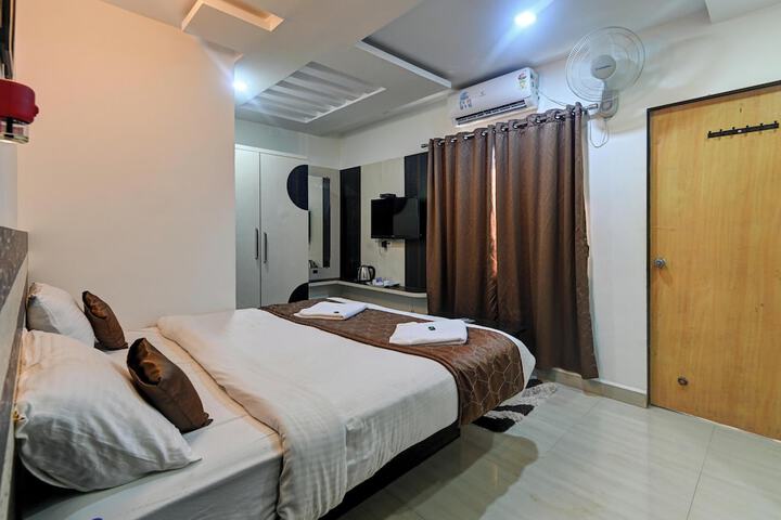 Room 3 of 32