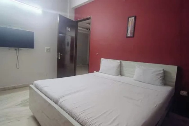 Room 8 of 17