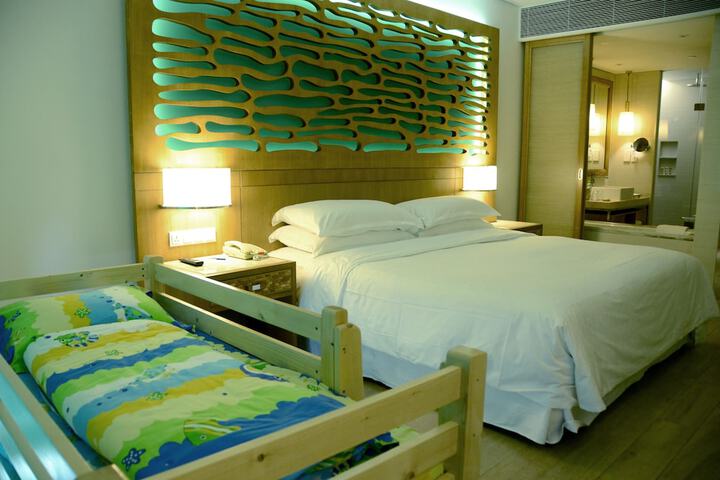 Room 7 of 100