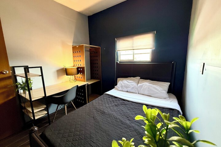 Room 4 of 25
