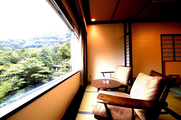 Room 6 of 43