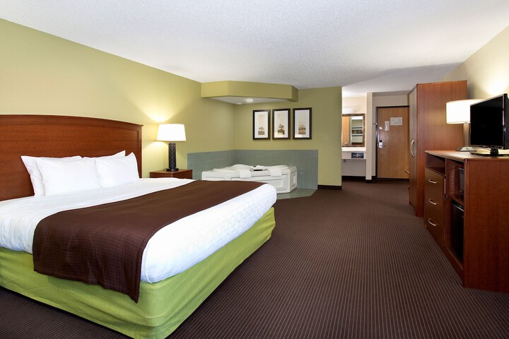 1 King Bed Suite (8 of 17)