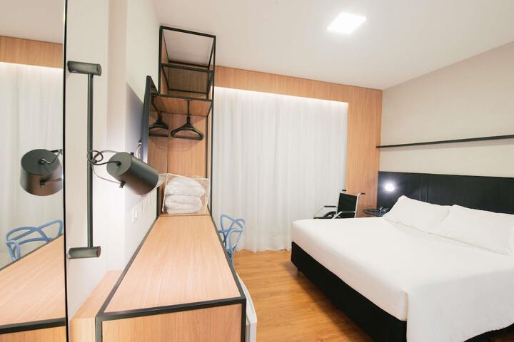 Room 9 of 86