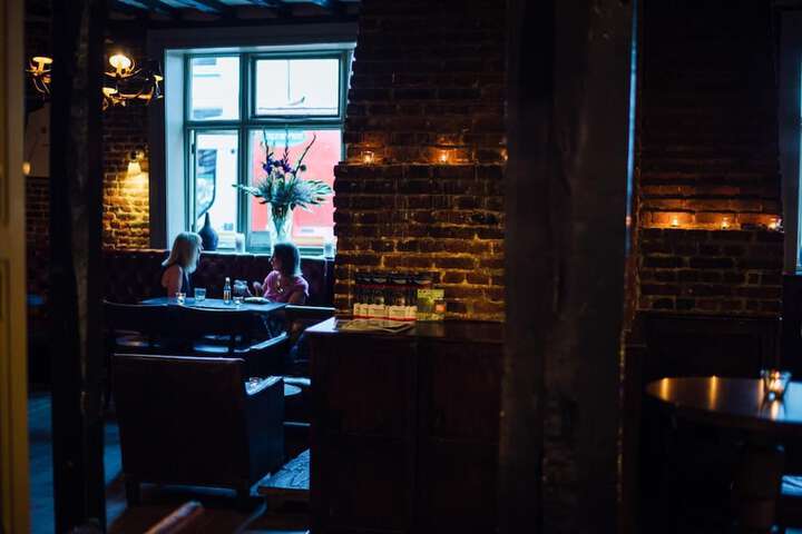 Lounge 51 of 62