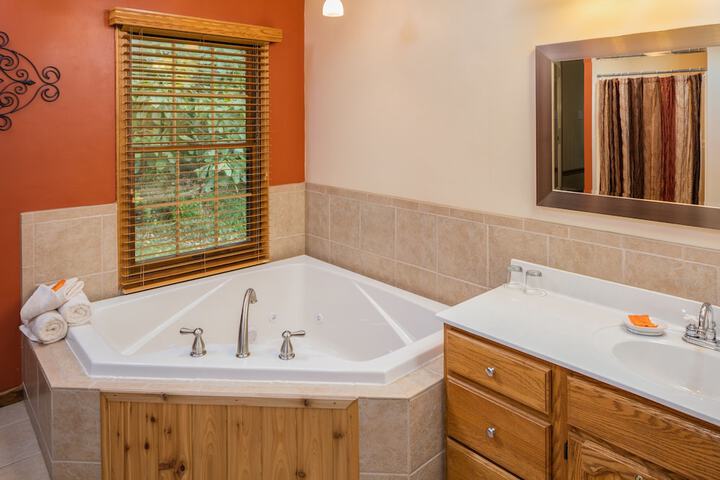 Hot Tub 27 of 49