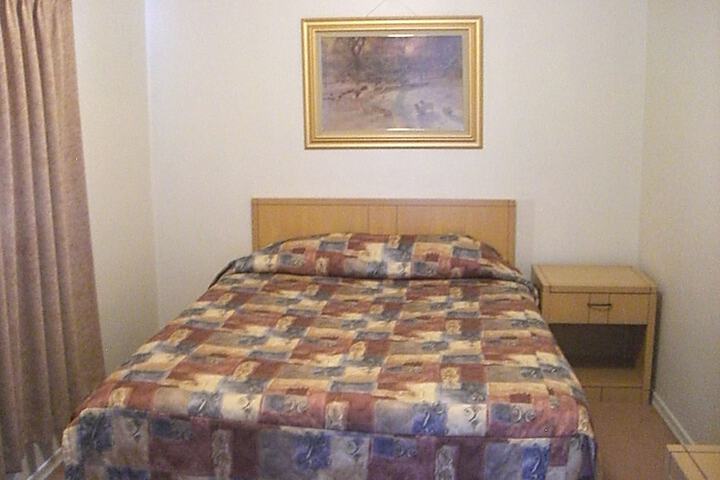 Room 6 of 42