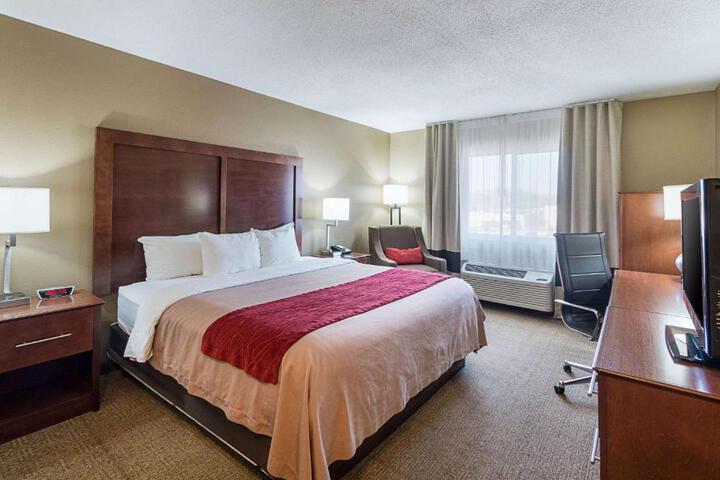 1 King Bed (8 of 8)