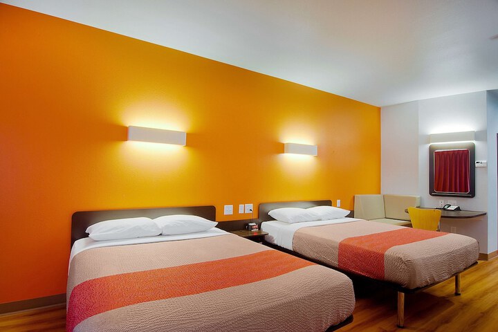 Room 10 of 38