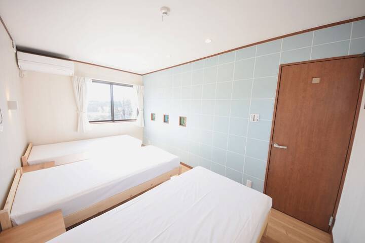 Room 3 of 16